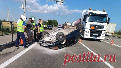 На Кубани машина попала в ДТП и перевернулась из-за залетевшей в салон пчелы. В Абинске ребенок пострадал в ДТП, которое произошло из-за влетевшей в салон автомобиля пчелы. Об этом сообщает полиция Кубани. На днях на трассе Краснодар - Верхнебаканский произошла авария с опрокидыванием транспортного средства. ...