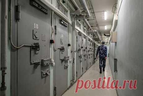 Раскрыта биография подозреваемого в убийстве банкира Яхонтова. Раскрыта биография Андрея Скрипкина, подозреваемого в убийстве банкира Яхонтова — похоже, что преступника и жертву связывали не только давние деловые и дружеские отношения, но и большой кредит на 96 миллионов рублей. Яхонтов попросил Скрипкина взять фиктивный кредит, который в итоге оказался настоящим.