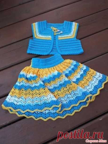. Комплект для Наташи "Голубой колокольчик" Привет всем страномамочкам! В августе у моих внучек дни рождения. Для Наташи, ей будет 5 лет, связала комплект для детсада : юбочка и жилетик-болеро.