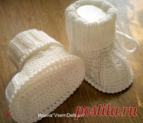 Очень простые в исполнении пинетки 
Предлагаю связать пинетки для малышей, новорожденных, которые очень просты в исполнении — справится даже начинающая вязальщица. 
Для вязания нам понадобится пряжа детская 30 г, я вязала из пряжи ООО «Пехорский текстиль» Россия (ПЕХОРКА) — «Детская новинка», 100% акрил, спицы №3, крючок №2, игла для сшивания и ножницы. 
Время исполнения — 3 часа, больше всего времени уходит на обвязку крючком. 
Итак, сначала вяжем подошву пинетки: 
для...
