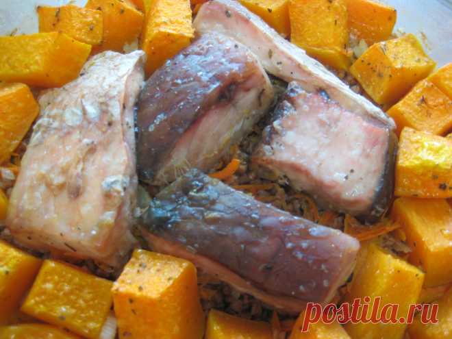 Белый амур с гречкой и тыквой.