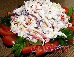 Салат из кальмара с помидорами..