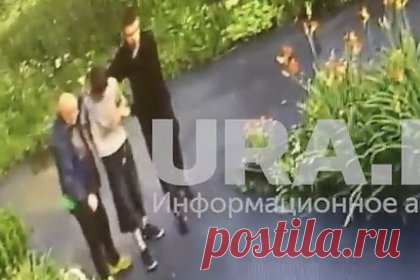 Россиянин со взрослым сыном избили школьника и попали на видео