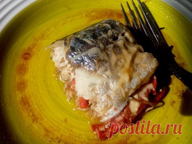 Сочная скумбрия с помидорами - рецепт с фотографиями