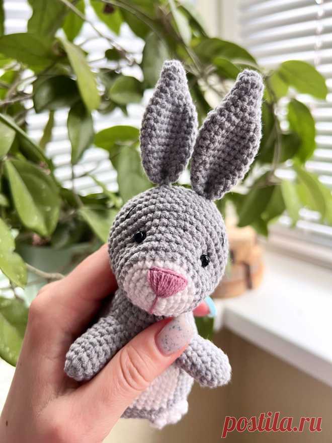 PDF Зайчик Грей крючком. FREE crochet pattern; Аmigurumi toy patterns. Амигуруми схемы и описания на русском. Вязаные игрушки и поделки своими руками #amimore - зайка из обычной пряжи, заяц, зайчик, кролик, зайчонок, крольчонок.