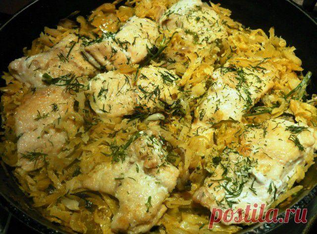 Горбуша с капустой и соленым огурчиком