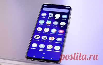 В России представили отечественный смартфон "Р-фон" и новую ОС. Девайс станет доступен к заказу в 2024 году