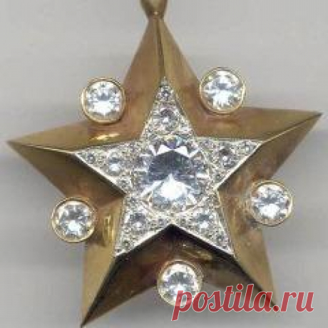 2 сентября в 1940 году Введен почетный знак различия высших воинских званий — «МАРШАЛЬСКАЯ ЗВЕЗДА»