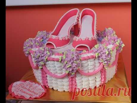 Кремовый торт с туфельками из мастики