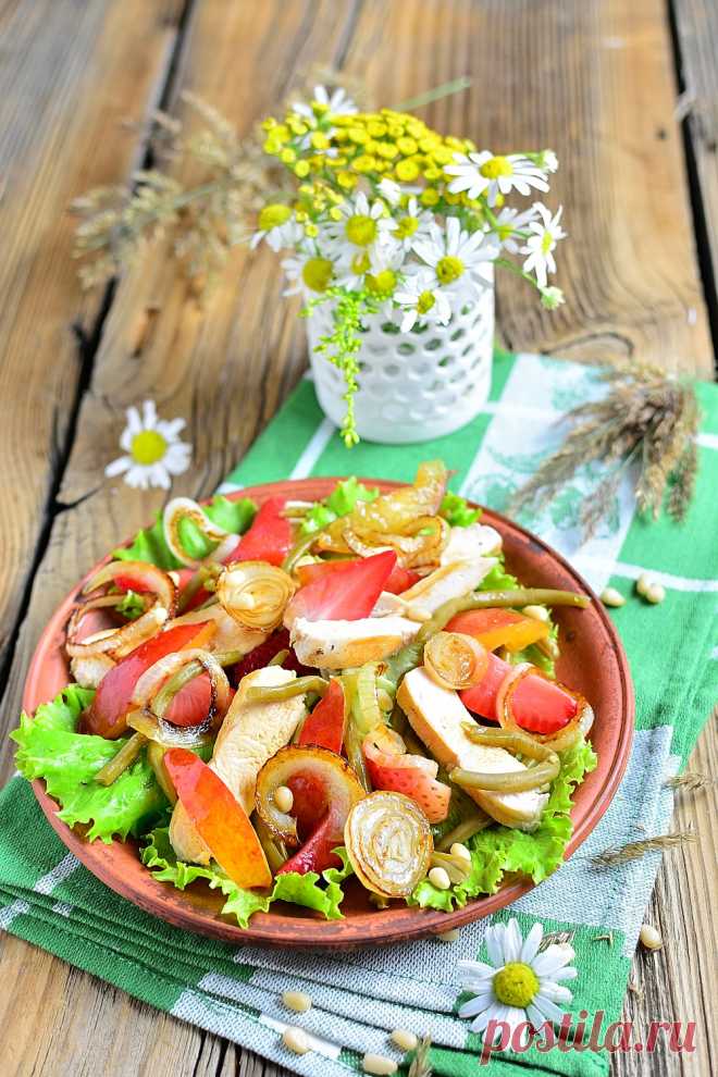 Салат с куриной грудкой и клубникой | Кулинарный блог Татьяны М.