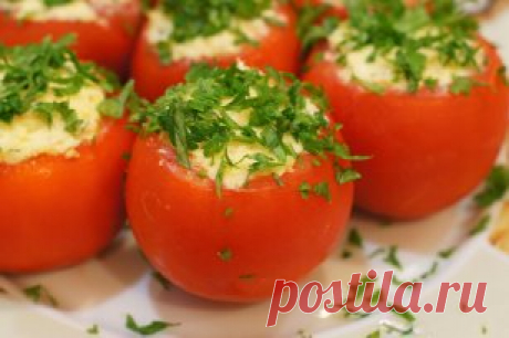 ВЕЛИКОЛЕПНЫЕ ЗАКУСКИ ДЛЯ ПРАЗДНИЧНОГО СТОЛА 🍴
1. Сэндвич с рыбой
ИНГРЕДИЕНТЫ:
● хлеб ржаной
● 100 г семги слабосоленой
● 60 г творога нежирного
● 50 г редиса
● 100 г огурцов
● 1/4 луковицы
● соль
● сахар
● лимонный сок
● зелень (укроп, лук зеленый)
ПРИГОТОВЛЕНИЕ:
Мелко нарезать зелень и укроп и репчатый лук. Добавить творог и размешать (можно блендером).Хлеб намазать творожной массой, сверху положить слой редиса, затем слой огурцов, затем ломтики тонко порезанной слабосолено