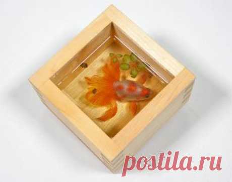 Riusuke Fukahori’s Lifelike Goldfish Painted in Acrylic Between Layers of Resin | Colossal