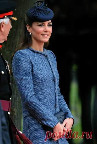 Одевайся по-королевски: 23 образа Кейт Миддлтон, которые легко повторить