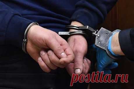 ФСБ задержала в российском регионе ставленника украинского вора в законе. В Республике Тыва сотрудники ФСБ и Следственного комитета России (СКР) задержали ставленника украинского вора в законе Руслана Гегечкори. Криминальный авторитет Артыш Дажываа возглавлял структурные подразделения экстремистского и запрещенного в России движения «Арестантское уголовное единство» (АУЕ).