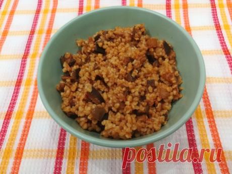 Полтавская каша Ингредиенты:Крупа пшеничная (полтавская) &mdash; 1 стак.Вода (кипяток) &mdash; 2 стак.Лук красный (маленький) &mdash; 1 шт.Помидоры &mdash; 1 шт.Масло растительное &mdash; 2 ст. л.Соль &mdash; по вкусуПерец черный (молотый) &mdash; по вкусуПриготовление: Разогреть масло в кастрюле,...