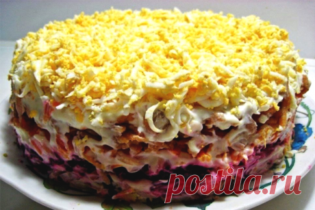 Слоеный салат » Кармен « - КУХНЯ МИРА В этом салате нет ни мяса, ни колбасы, но он очень насыщенный и вкусный. Плавленый сыр придает салату особую нежность, а свёкла и зеленое яблоко сладкую нотку. Приготовьте этот салат на праздничный стол, гости оценят точно. Ингредиенты: Свекла — 2 средних клубня или 1 крупный Яйца — 3 или 4 шт Сыр плавленый — 100 […]