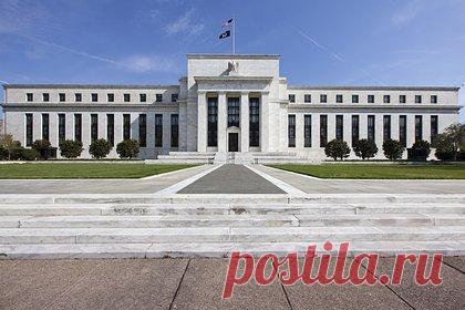 Экономист предупредил о глобальных последствиях повышения ставки ФРС США. Повышение ключевой ставки Федеральной резервной системы (ФРС) США ослабит рост мировой экономики, считает кандидат экономических наук, заведующий лабораторией Института прикладных экономических исследований РАНХиГС Александр Абрамов. Он рассказал «Ленте.ру» о глобальных последствиях изменения показателя.