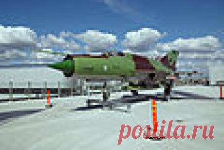 МиГ-21 (По кодификации НАТО: Fishbed) — советский многоцелевой истребитель, разработанный ОКБ Микояна и Гуревича в середине 1950-х годов. МиГ-21 стал первым самолётом КБ МиГ с треугольным крылом.
Самый распространённый сверхзвуковой боевой самолёт в мире. Выпускался серийно в СССР с 1959 по 1985 год, а также в Чехословакии, Индии и Китае. Применялся во многих вооружённых конфликтах. Благодаря массовости производства, отличался очень низкой себестоимостью: МиГ-21МФ