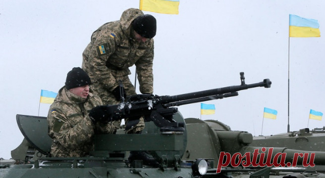 США подтвердили, что окажут Киеву безвозмездно как минимум часть новой военной помощи

 Сумма помощи Украине в области безопасности превысит $750 млн, сообщил сотрудник Госдепартамента США.

ВАШИНГТОН, 20 января. /Корр. ТАСС Дмитрий Кирсанов/. Американские власти сами оплатят по меньшей мере часть новой военной помощи Украине, включающей поставки противотанковых ракетных комплексов (ПТРК) Javelin. Это подтвердил 19 января корреспонденту ТАСС сотрудник Госдепартамента США.