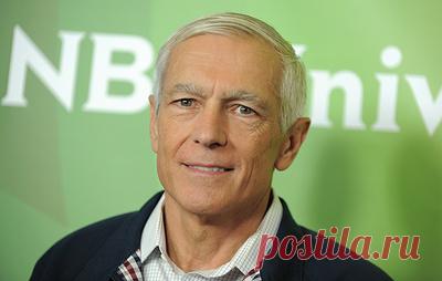 Американский генерал заявил, что подход США к ситуации на Украине может обескровить ее. Бывший главнокомандующий Объединенными вооруженными силами НАТО в Европе отставной генерал Уэсли Кларк считает, что россияне меняют ситуацию на поле боя