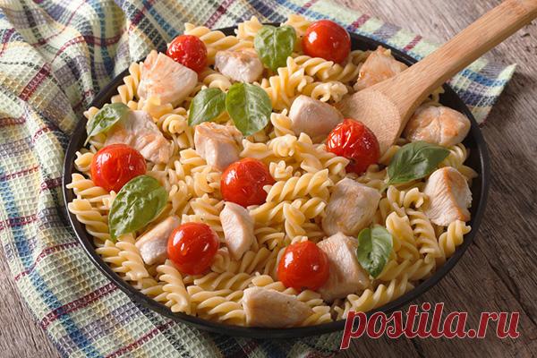 Макаронный салат с черри и курицей – оригинально и вкусно