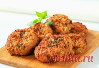 Котлетки из кабачка и моркови Любителям овощей предлагаем обратить свое внимание на этот рецепт. Вкусные овощные котлетки из моркови и кабачков - очень сочные и пикантные. Вы не потратите много времени на приготовление, но вдоволь насладитесь такими необычными котлетами.