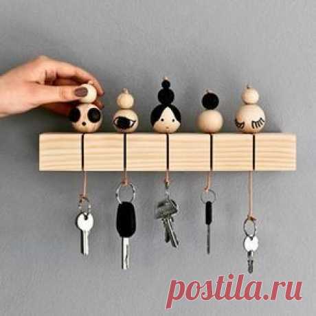Wooden Beads made into Simple vut Stylish key holders. Absolutely love this idea!