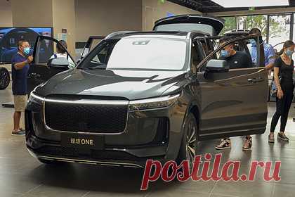 Китайский гигант задумал потеснить Tesla. Китайский производитель электромобилей Li Auto планирует привлечь около 11,8 миллиарда гонконгских долларов (1,5 миллиарда долларов США) на листинге в Гонконге. Автомобильный гигант установит цену в 118 гонконгских долларов (15,17 доллара США) за каждую акцию. Автопроизводитель разместит 100 миллионов акций.