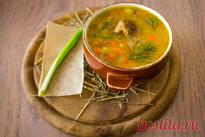 Гороховый суп с тушенкой: классический рецепт с фото Гороховый суп с тушенкой: описание блюда, калорийность, время приготовления, советы. Необходимые ингредиенты и пошаговый рецепт.