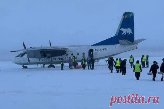 СК начал проверку после посадки Ан-24 на реку Колыма в Якутии. Самолет приземлился вне взлетно-посадочной полосы из-за ошибки экипажа в пилотировании судна.