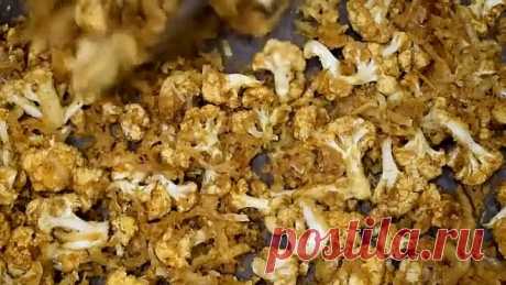 Цветная капуста с сыром и панировочными сухарями.