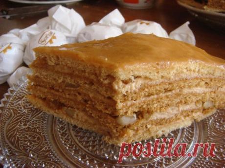 Замечательный торт "Ириска" Замечательный торт "Ириска"

Необходимо:

Бисквит:
Яйцо - 3шт.
Сахар - 90г
Мука - 90г
Для пропитки:
Сироп от консервированных персиков - 1стакан(или взять любой другой)
Для крема:
Вареная сгущенка - 1банка
Сливки 35% - 350мл

Для украшения:
Шоколад горький - 25г

Приготовление бисквита:
Духовку разогреть заранее до 170градусов. Яйца и сахар соединить в чаше для миксера - взбить в пышную кремовую массу (взбивать минут 10-15), затем постепенно всы...