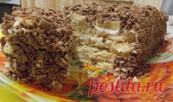 Творожный торт с печеньем. 
БЕЗ ВЫПЕКАНИЯ из серии гости на пороге или для ленивых хозяек, на этот нежнейший торт у меня уходит максимум 15 минут, рецепт хоть и простой, но я думаю найдет свое достойное место на праздничном столе. Особенно порадуются такому вкусному блюду самые маленькие члены семьи. 
творог — 250 г 
сахарное печенье — 250 г 
бананы — 2 шт 
сгущенное молоко — 3-4 ст. ложки 
шоколад — 100 г 
Способ приготовления 
В творог добавить сгущенное молоко, растереть до однородной мас