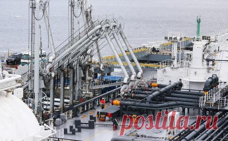 Минэнерго заявило о плане сократить отгрузку нефти на экспорт. В связи с планами сократить в августе экспорт нефти на 500 тыс. барр. в сутки в целом в третьем квартале года Россия сократит отгрузку нефти более чем на 2 млн т, сообщило Минэнерго