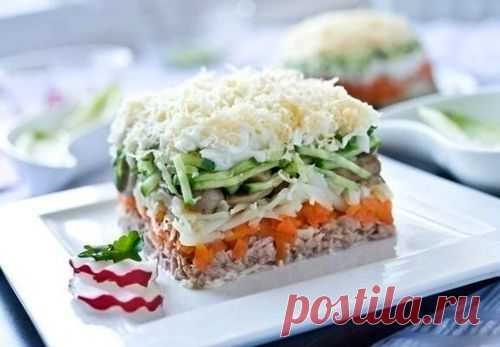 Салат из консервированной горбуши. Подборка проверенных и новых кулинарных рецептов салата из консервированной горбуши - с подробным перечнем ингредиентов и описанием для правильного приготовления.
