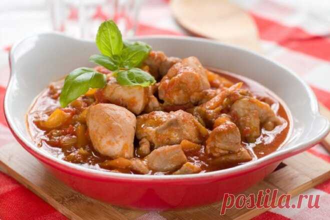 Бефстроганов из курицы со сметаной и томатной пастой, рецепт — Вкусо.ру