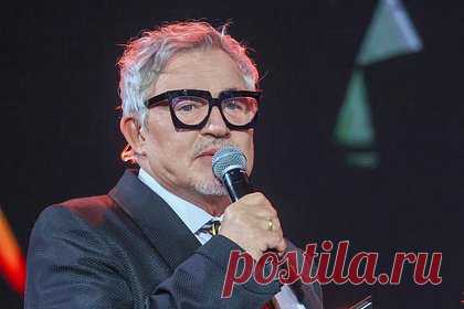 Адвокат Диброва объяснил продажу роскошного особняка ведущим