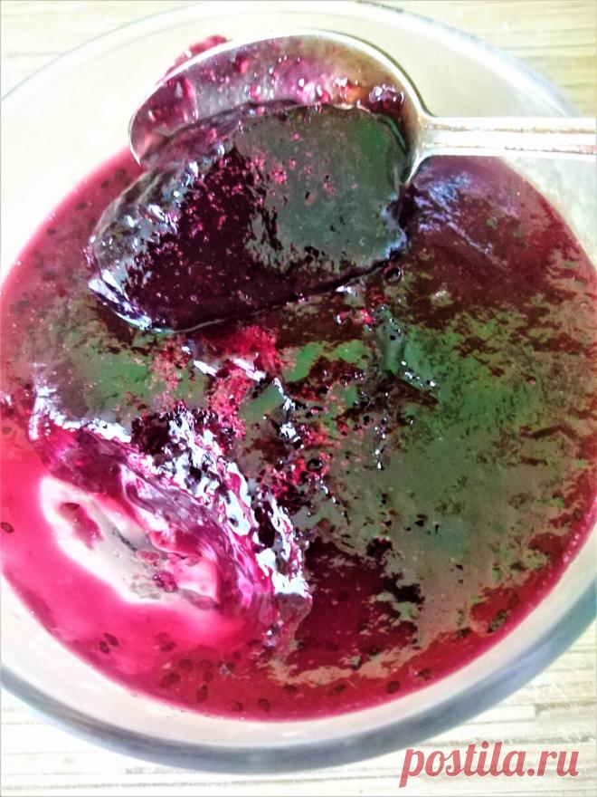 Варенье-желе из черной смородины без желатина за 10 минут варки. Делать по-другому уже не захочется.  Ягоды черной смородины 500 г, сахар 600 г, вода 200 мл (по вкусу).
Если у вас есть желание сварить варенье-желе, просто следуйте рецепту. Ягоды переберите, промойте. Дайте воде стечь. Засыпьте ягоды в эмалированную кастрюлю, добавьте воду и поставьте на огонь. Как только закипит, убавьте огонь и варите на медленном огне 10 минут. Снимите с огня. Всыпьте сахар, перемешайте. Оставьте на 8 часов,…