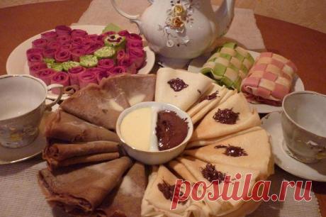 ДЕНЬ и НОЧЬ -БЛИНЧИКИ     **Тесто: яйцо 1шт с солью -взбить, сгущ/молоко 1б и теплая вода 300мл -смешать, затем всё соединить. Добавим муку 250г, соду 0.3ч/л -вымешаем, раст/масло 70мл -слегка перемешаем. *Тесто  на 2части, одна -светлая, в другую -какао. *Блины выпекаем. *На блюдо: темные -с одной стороны, светлые с другой. Декор: взб/сливки и растопл/шоколад.