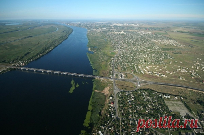 FPV-дрон «Упырь» уничтожил лодку с десантом ВСУ в районе Антоновского моста. Также при помощи беспилотника была поражена живая сила противника в укреплении под мостом.