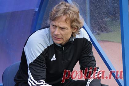 Карпин высказался о возможном продлении контракта после стыковых матчей. Главный тренер сборной России по футболу Валерий Карпин высказался о возможном продлении контракта с национальной командой после стыковых матчей. Специалист заявил, что пока не готов точно сказать о своем будущем в сборной. «После стыков подумаем», — поделился Карпин, контракт которого рассчитан до 31 марта 2022 года.