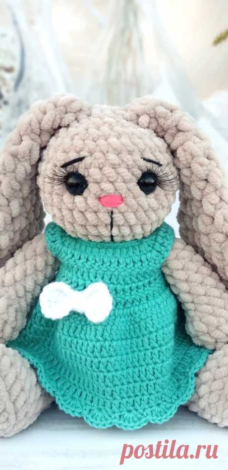 PDF Зайка Миления крючком. FREE crochet pattern; Аmigurumi animal patterns. Амигуруми схемы и описания на русском. Вязаные игрушки и поделки своими руками #amimore - зайка из плюшевой пряжи, плюшевый заяц в платье, зайчик, кролик, зайчонок, крольчонок.