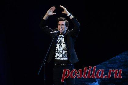 Признанный иноагентом певец пообещал передать Украине деньги от концерта в США. Музыкант, лидер группы «Ногу свело!» Максим Покровский (признан Минюстом РФ иноагентом) пообещал передать Украине деньги от проведения концерта в США, который запланирован в Нью-Йорке 29 сентября. Он рассказал, что назвал мероприятие «Шоу иноагента», а также анонсировал скидки украинским беженцам.