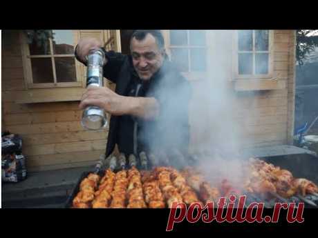 Новый рецепт сочного шашлыка от Жоржа на мангале