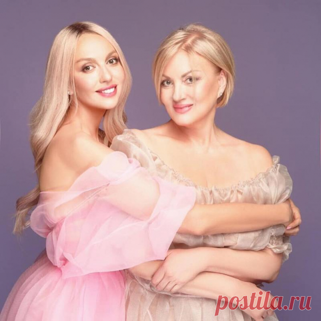 Оля Полякова поздравила маму с днем рождения и показала фото из семейного архива