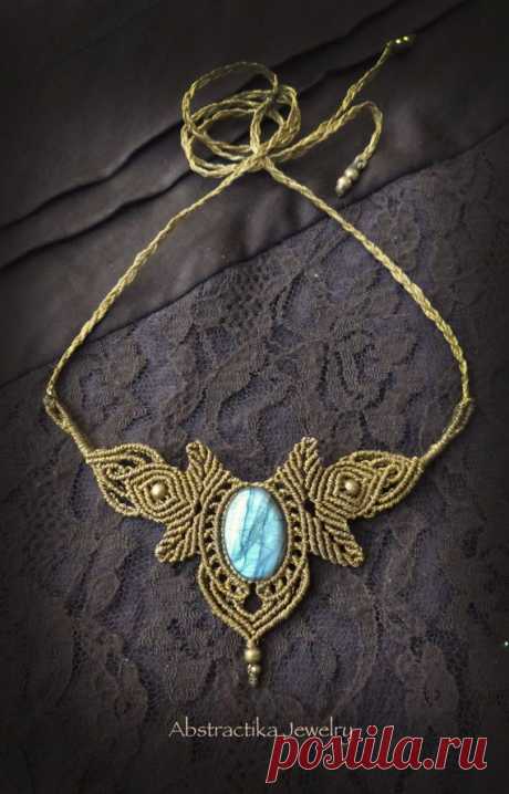 Macrame necklace - Tiara with labradorite gemstone. Woodlands, goddes…