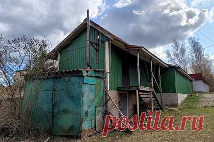 Россиян заставят платить за уничтожение борщевика на заброшенных дачах. Владельцы заброшенных дачных участков будут платить за уничтожение борщевика. Об этом рассказал юрист Петр Гусятников. По его словам, за тем, чтобы борщевик не разрастался на муниципальной и частной земле теперь будут следить местные власти. Ранее все ограничивалось штрафами от двух до пяти тысяч.