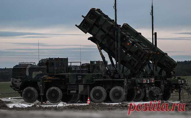 Минобороны сообщило об уничтожении трех ЗРК Patriot на Украине. Российские войска уничтожили три пусковые установки зенитного ракетного комплекса Patriot и многофункциональную радиолокационную станцию AN/MPQ-65 американского производства, сообщили в Минобороны.