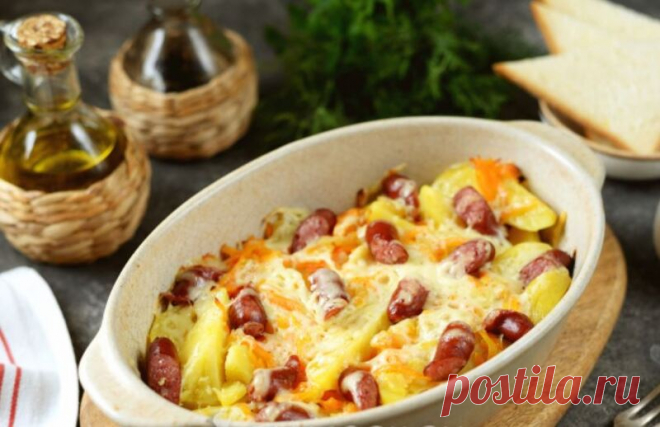 Картошка С Охотничьими Колбасками В Духовке Картошка с охотничьими колбасками в духовке получается очень вкусной, ароматной со вкусами копченых сосисок.