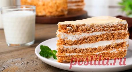 Домашние торты со сгущенным молоком: 8 рецептов вкуснейших десертов — читать на Gastronom.ru Когда мы говорим о домашних тортах со сгущенным молоком, чаще всего подразумеваем, что этот продукт будет использован для приготовления того или иного крема на сгущенном молоке. Но возможности сгущенки гораздо шире! Она может выступить во множестве р - статья на кулинарном сайте Gastronom.ru